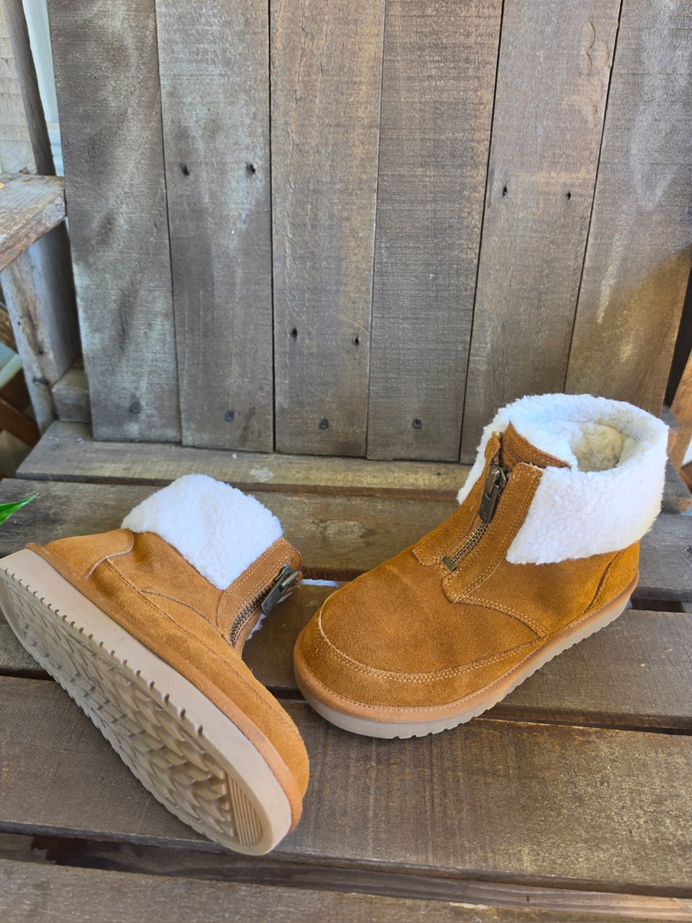 Koolaburra by UGG Lytta Short Boots Chestnut Suede Front Zip Womens Size 6